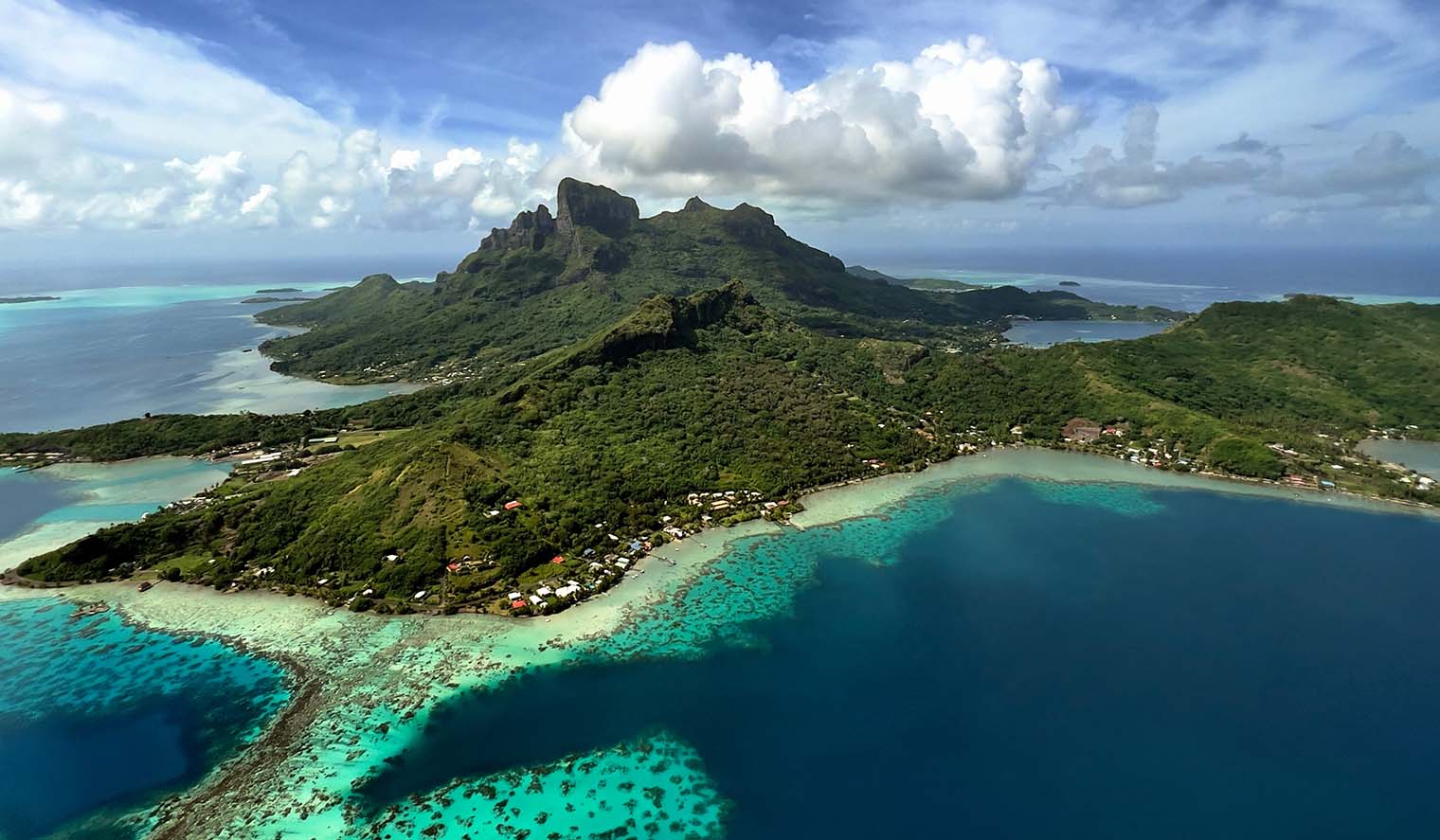 Sicht auf Bora Bora aus dem Helikopter